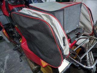 BMW K1 Moto Roja y Amarilla