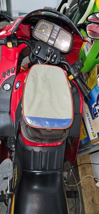 BMW K1 Moto Roja y Amarilla