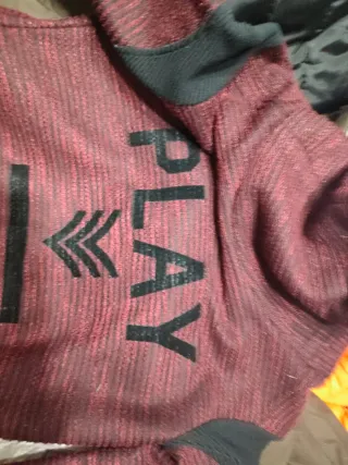 Jersey cuello alto burdeos y negro