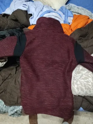 Jersey cuello alto burdeos y negro