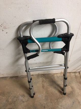 Andador para personas mayores o rehabilitación