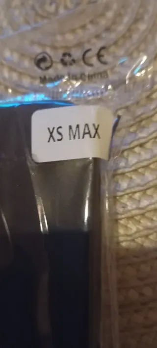 Protector iPhone XS Max.. con cinta para cuello