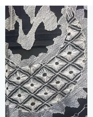 Mantilla bordada plata sobre tul negro