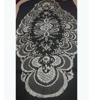 Mantilla bordada plata sobre tul negro