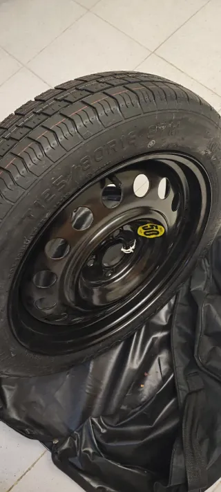 Rueda de socorro nueva