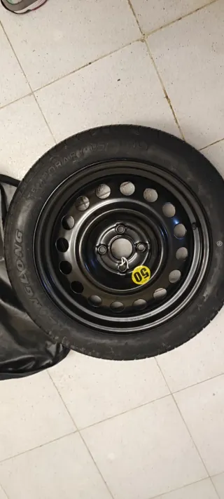 Rueda de socorro nueva