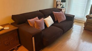 Sofá 2 plazas marrón chocolate anti-manchas