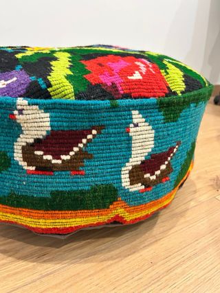 Pouf lana decorato fiori e anatre