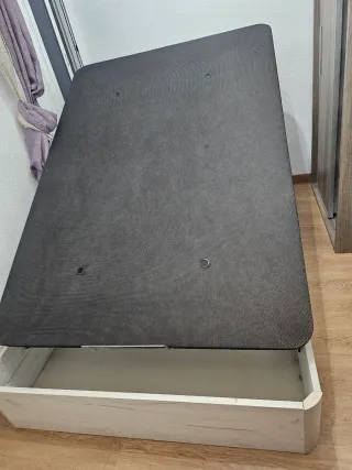 Armario (150€) y canapé(160€)