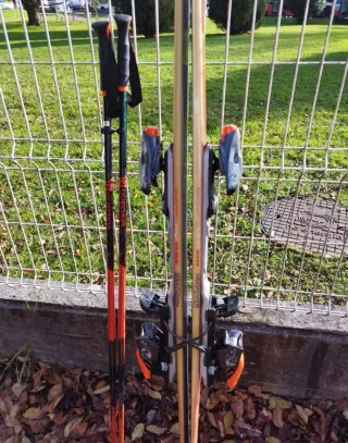 Esquís Dynastar con bastones