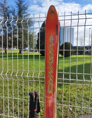 Esquís Dynastar con bastones