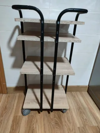 Estantería con ruedas