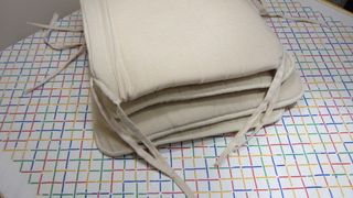 2 Manteles rojos 140x140, nuevos y cojines sillas