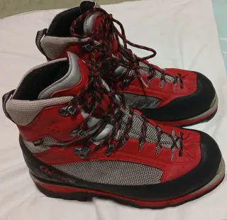 Botas de Alpinismo Chiruca Rojas y Negras