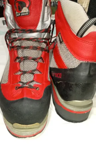 Botas de Alpinismo Chiruca Rojas y Negras