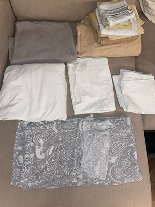 Juego de toallas y sábanas
