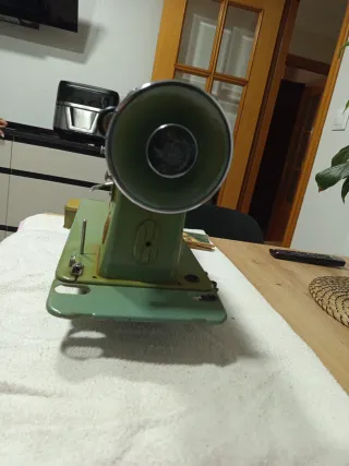 Máquina de coser marca Alfa vintage color turquesa