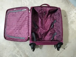 Maleta de viaje morada 4 ruedas