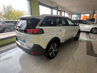 Peugeot 5008 ALLURE  130cv