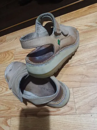 Sandalias de cuero beige