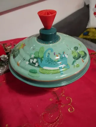 Trottola di latta con disegno