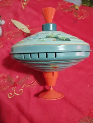 Trottola di latta con disegno