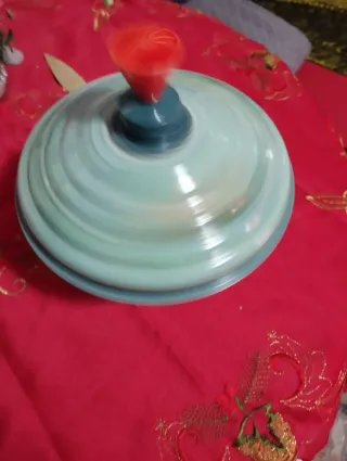 Trottola di latta con disegno