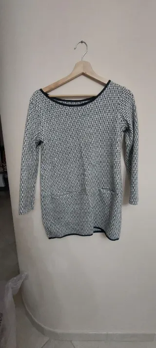 Maglione grigio e nero lungo con tasche