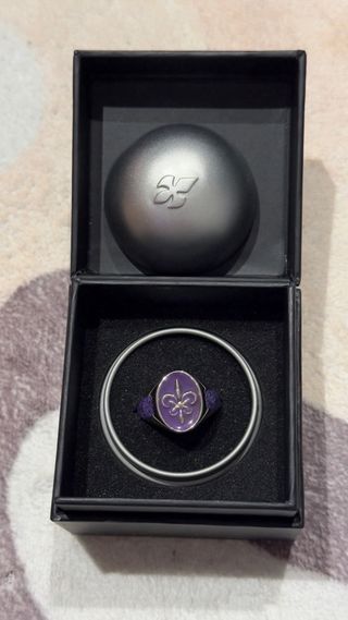 Anillo Kuurth Fleur de Lis Morado