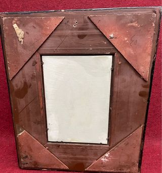 Antiguo relieve con lujoso marco con pan de oro