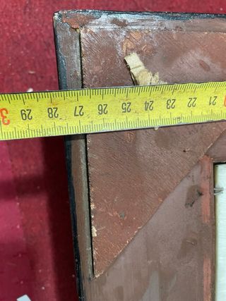 Antiguo relieve con lujoso marco con pan de oro