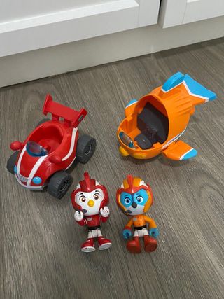 Lote Top Wing: Coche y Avión, más dos muñecos