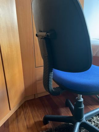 Silla de oficina azul y negra