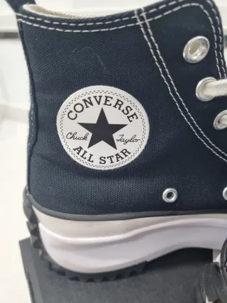 Deportivas Converse Negras y Blancas