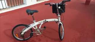 Bicicleta Plegable Blanca con Cesta