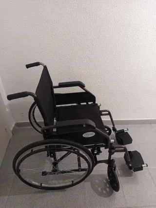 Silla de ruedas con cojín antiescaras