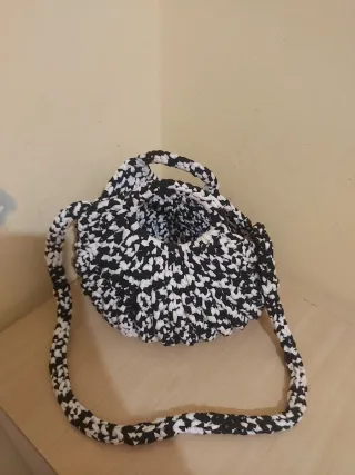 Borsa uncinetto bianco e nero