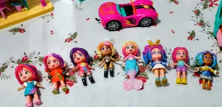 Casa, solárium, caravana y 8 muñecas