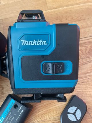 Nivel Láser Makita con Accesorios