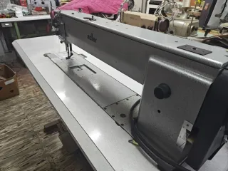 Máquina de coser Adler 467 (salchicha)