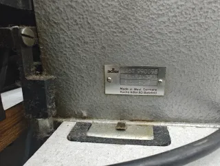 Máquina de coser Adler 467 (salchicha)