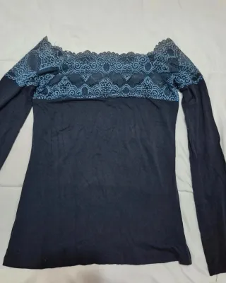 Top Hombros Descubiertos Encaje Azul Negro
