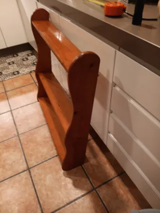 Estantería de madera provenzal