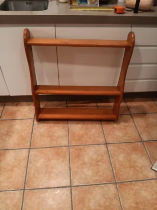 Estantería de madera provenzal