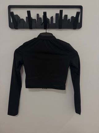 Top SHEIN negro con aberturas y hebillas