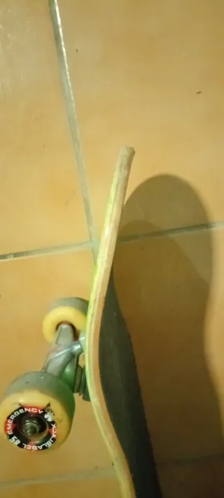 Skate verde con diseño