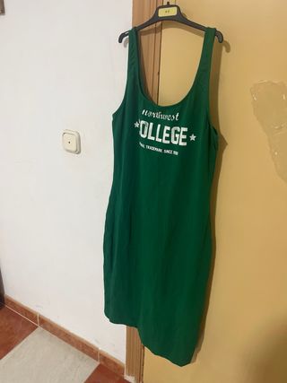 Vestido con volantes y estampado animal