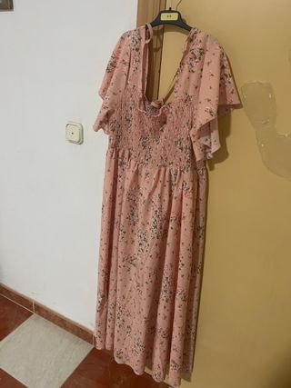 Vestido con volantes y estampado animal