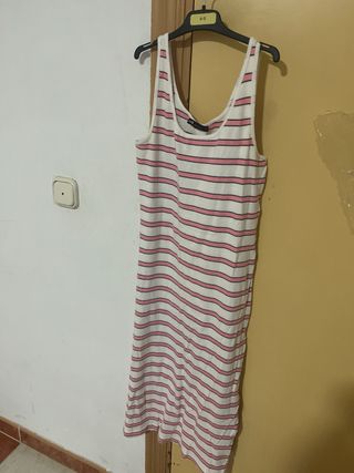 Vestido con volantes y estampado animal