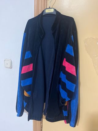 Vestido con volantes y estampado animal